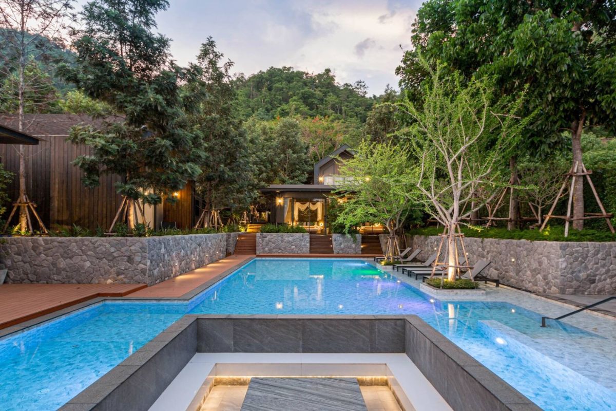 N&ecirc;n duy tr&igrave; th&oacute;i quen vệ sinh v&agrave; bảo tr&igrave; hồ bơi biệt thự định kỳ (Ảnh: Sưu tầm)