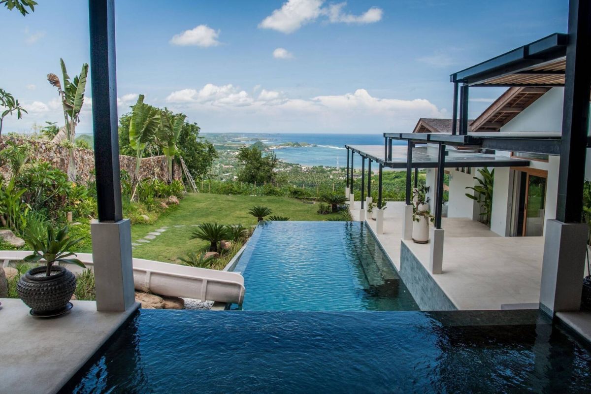 Hồ bơi trong biệt thự c&oacute; nhiều kiểu d&aacute;ng kh&aacute;c nhau, t&ugrave;y thuộc v&agrave;o sở th&iacute;ch của gia chủ (Ảnh: Sưu tầm)