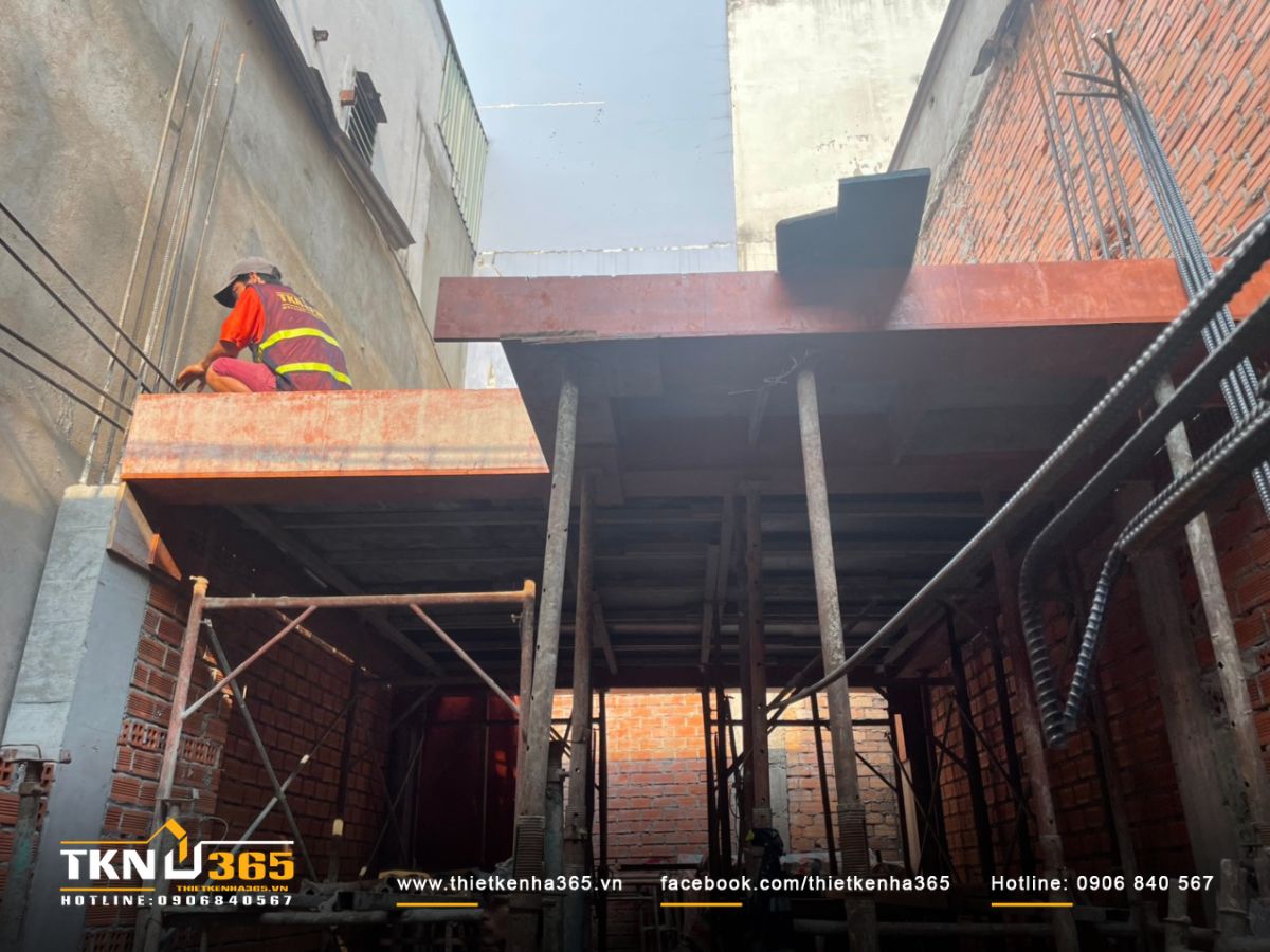 Bố trí thép sàn và đổ bê tông lầu 1