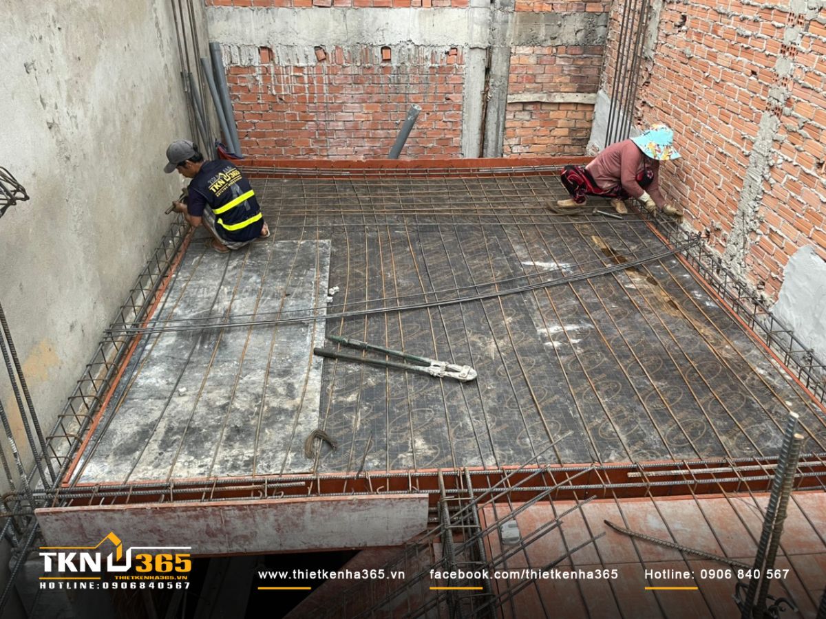 Bố trí thép sàn và đổ bê tông lầu 1
