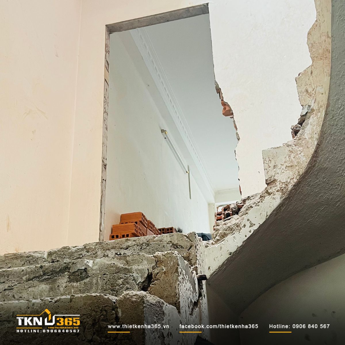 Hình ảnh bắt đầu cải tạo nhà phố 3 tầng