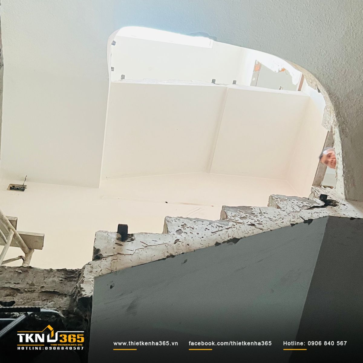 Hình ảnh bắt đầu cải tạo nhà phố 3 tầng