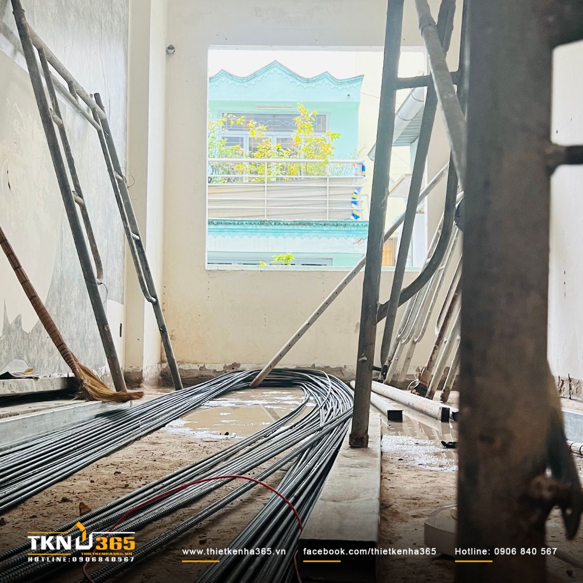 Hình ảnh bắt đầu cải tạo nhà phố 3 tầng