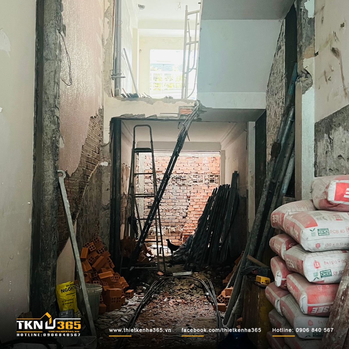 Hình ảnh bắt đầu cải tạo nhà phố 3 tầng