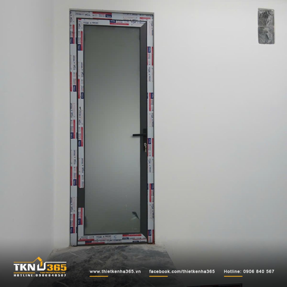 Hình ảnh lắp đặt cửa ra vào và cửa sổ kính