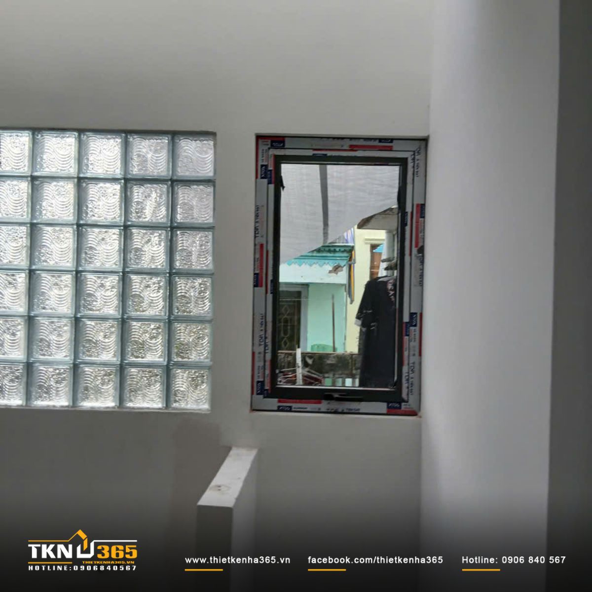 Hình ảnh lắp đặt cửa ra vào và cửa sổ kính