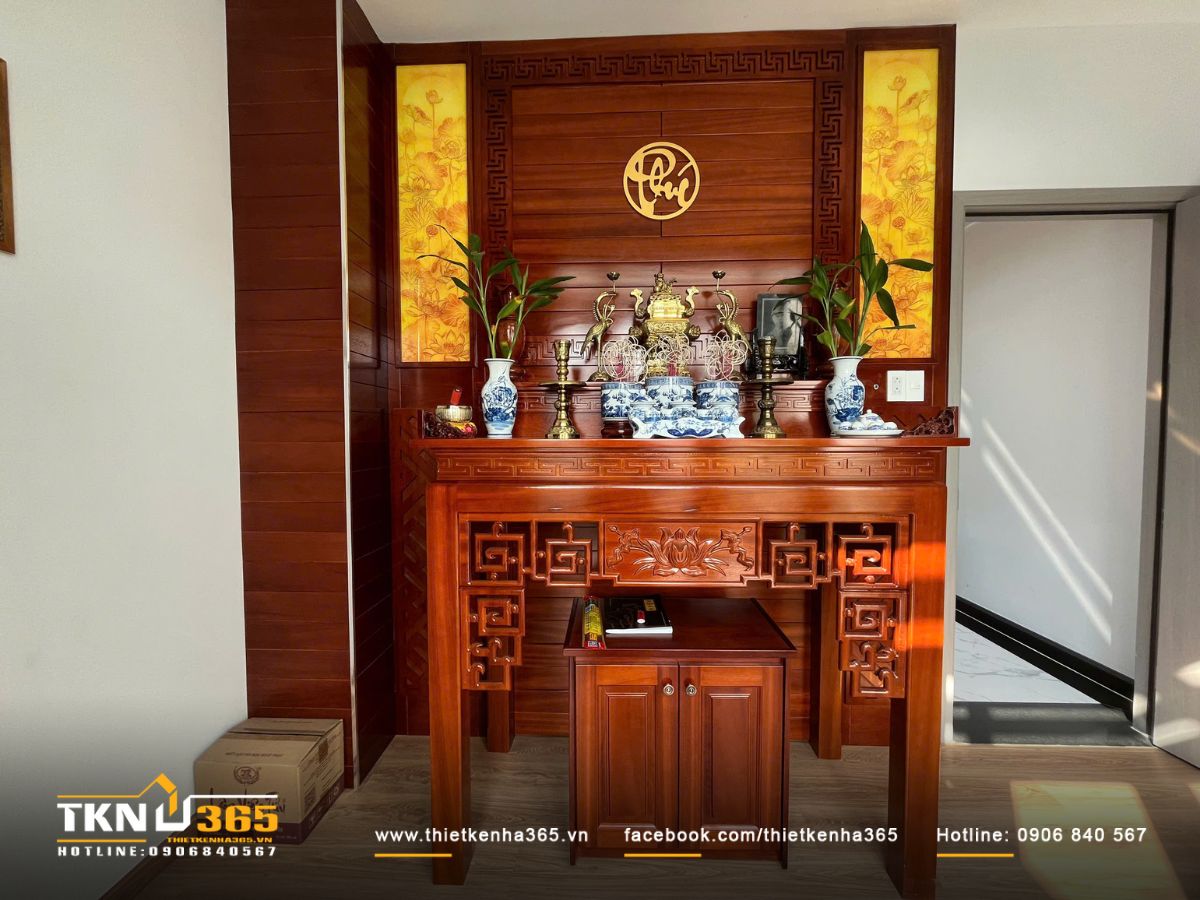 Không gian thờ cúng bố trí ở khu vực ấm cúng, trang nghiêm trên tầng thượng