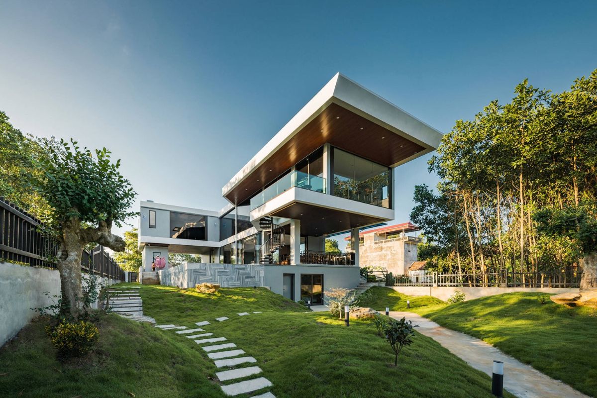 C&acirc;y cối xung quanh biệt thự xanh trồng th&agrave;nh nhiều lớp, giữ chức năng l&agrave;m m&aacute;t v&agrave; điều h&ograve;a kh&ocirc;ng kh&iacute; (Ảnh: Sưu tầm)