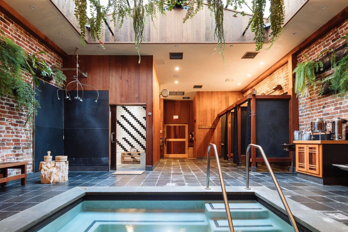 Thiết kế spa tại gia cho biệt thự n&ecirc;n ưu ti&ecirc;n vật liệu bền, dễ vệ sinh (Ảnh: Sưu tầm)