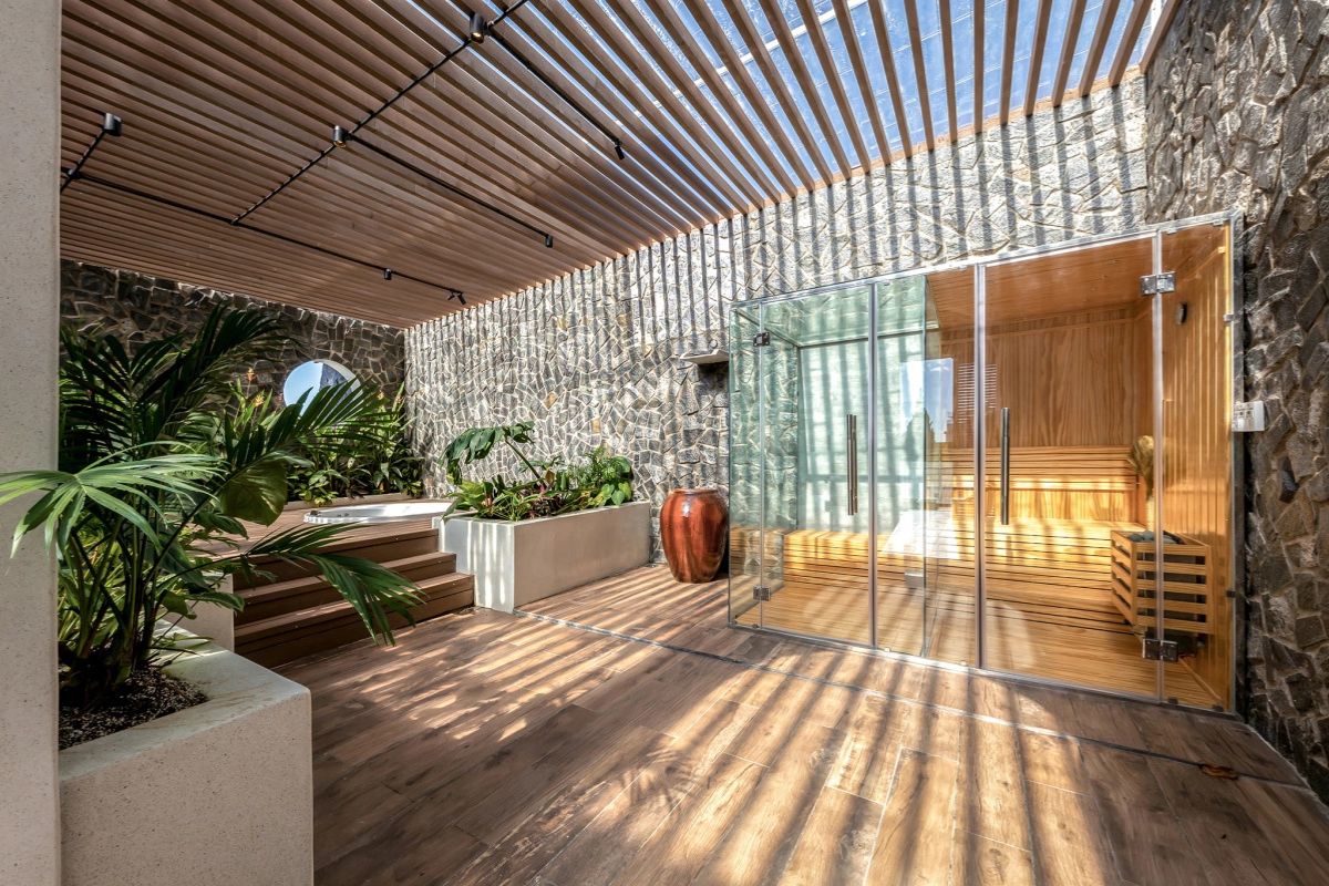 Vật liệu tự nhi&ecirc;n mang đến cho kh&ocirc;ng gian spa bầu kh&ocirc;ng kh&iacute; ấm &aacute;p v&agrave; gần gũi (Ảnh: Sưu tầm)