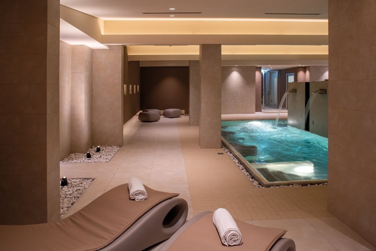 Tiếng nước chảy nhẹ nh&agrave;ng mang đến cảm gi&aacute;c thoải m&aacute;i trong kh&ocirc;ng gian spa tại gia (Ảnh: Sưu tầm)