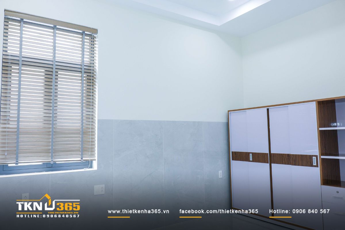 Các hệ tủ kệ nhiều ngăn được tận dụng tối đa trong thiết kế nội thất biệt thự vườn T’S House