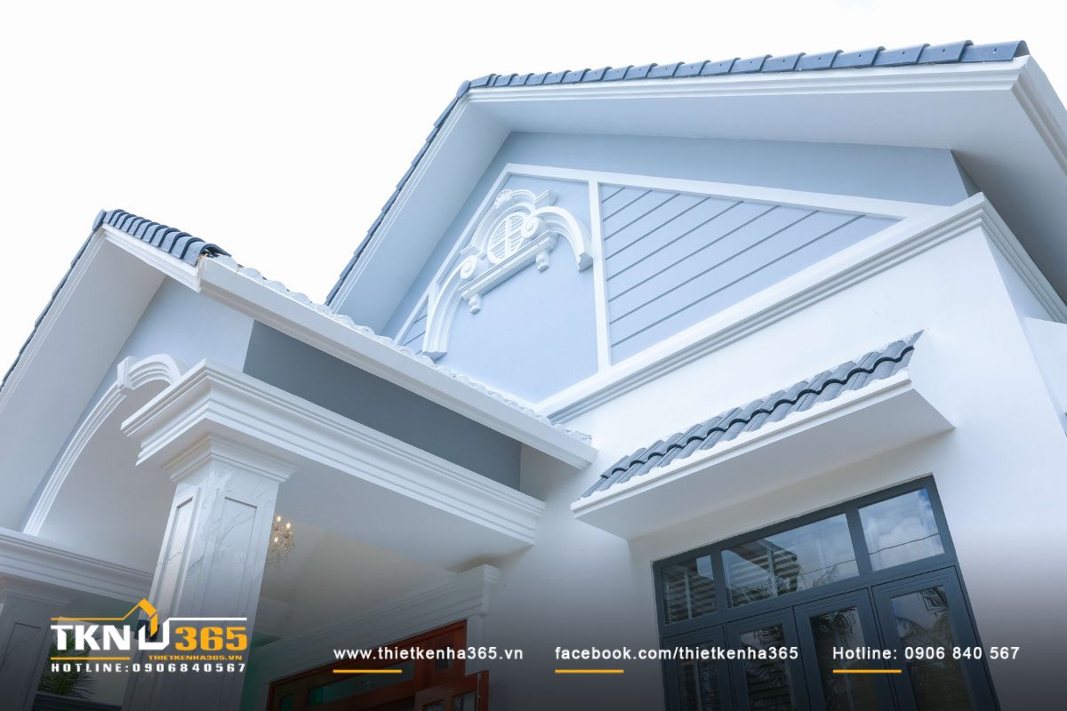 Biệt thự vườn 1 tầng gây ấn tượng với hệ mái chữ A nổi bật, đảm bảo tính thẩm mỹ và thích nghi tốt với khí hậu địa phương