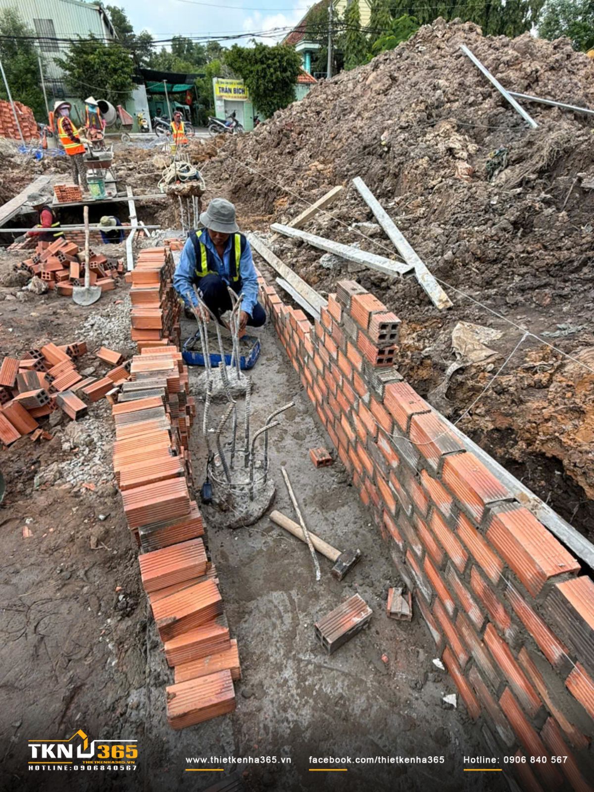 H&igrave;nh ảnh thi c&ocirc;ng trục m&oacute;ng v&agrave; hầm tự hoại