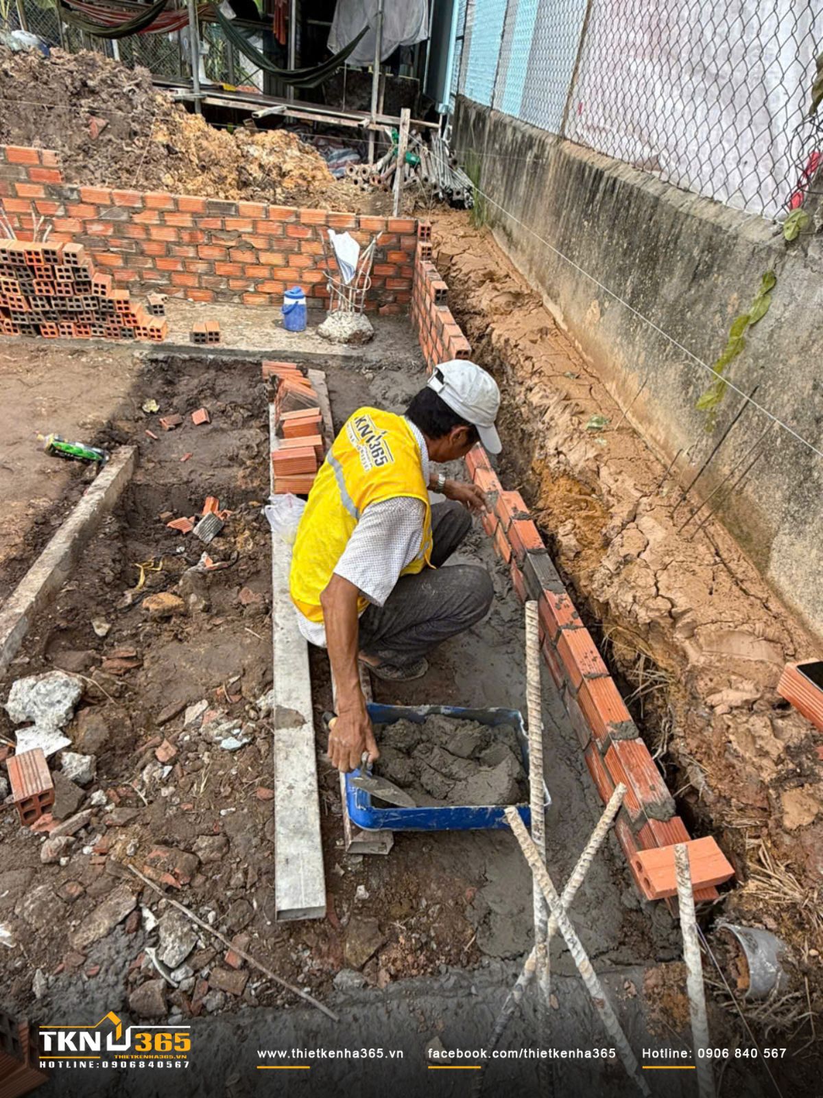 H&igrave;nh ảnh thi c&ocirc;ng trục m&oacute;ng v&agrave; hầm tự hoại