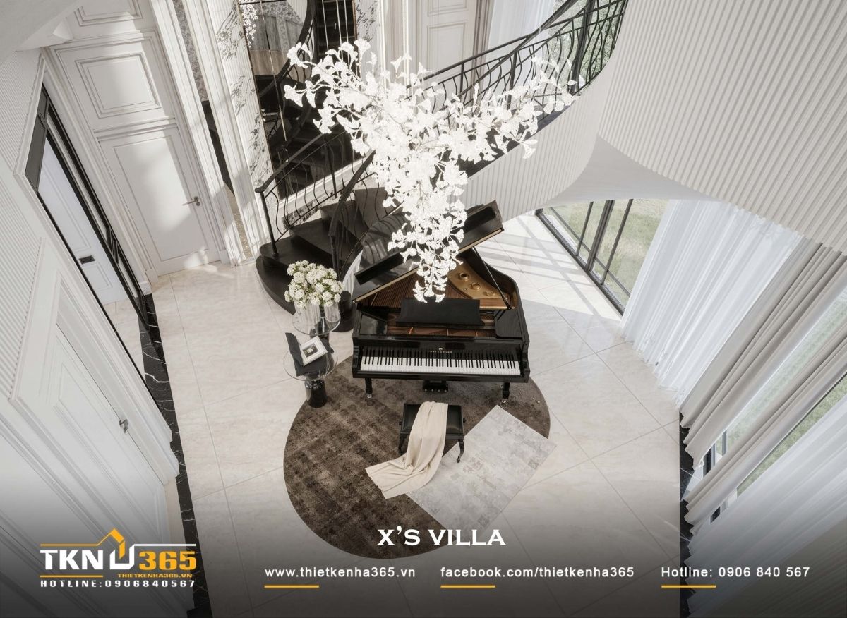 Đ&egrave;n trang tr&iacute; thả tầng kết hợp &aacute;nh s&aacute;ng tự nhi&ecirc;n, l&agrave;m nổi bật h&igrave;nh khối cầu thang v&agrave; tăng chiều s&acirc;u thị gi&aacute;c cho khu vực trung t&acirc;m