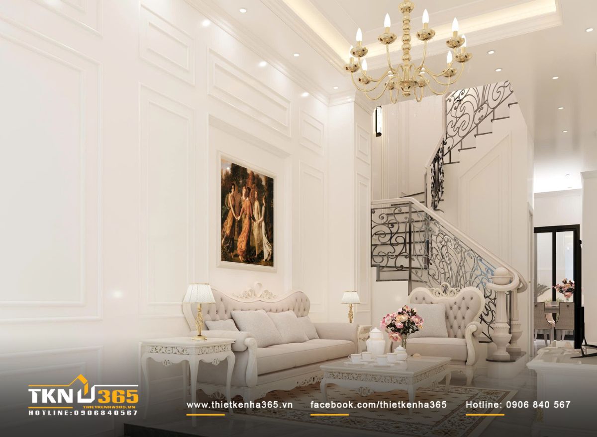 Kh&ocirc;ng gian ph&ograve;ng kh&aacute;ch định h&igrave;nh bởi bố cục đối xứng v&agrave; hệ ph&agrave;o chỉ tường mảnh, tạo cảm gi&aacute;c t&acirc;n cổ điển nhẹ nh&agrave;ng, thanh lịch