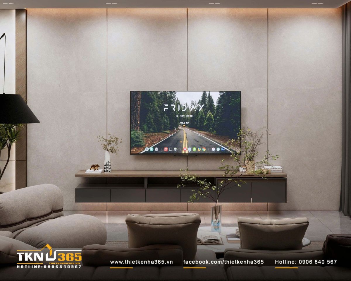 Kệ tivi kết hợp mặt gỗ d&agrave;i v&agrave; hệ tủ x&aacute;m đậm ph&iacute;a dưới tạo trục ngang vững v&agrave;ng, l&agrave;m đối trọng với c&aacute;c đường thẳng đứng của mảng tường ốp ph&iacute;a sau