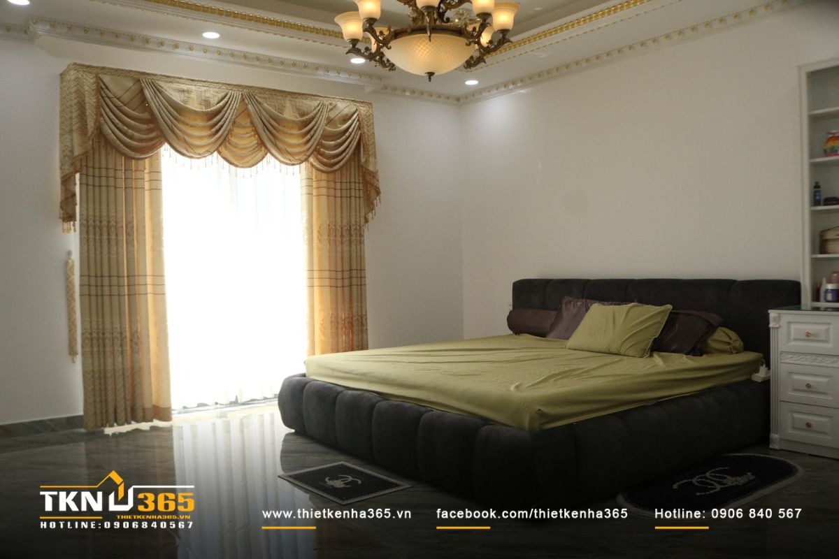 Xây nhà trọn gói Hóc Môn - Giải pháp xây mới & báo giá chi tiết 15 Phòng ngủ trang trí đơn giản hơn nhưng vẫn giữ tinh thần tân cổ điển, hệ rèm hai lớp giúp điều chỉnh ánh sáng linh hoạt