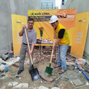 Ký hợp đồng xây nhà trọn gói với khách hàng