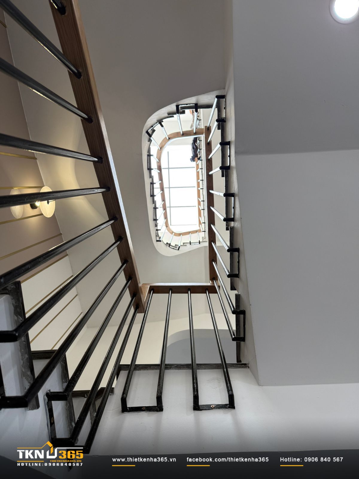 Mẫu giếng trời cầu thang đẹp tăng khả năng lấy sáng cầu thang, thúc đẩy thông gió nhà ống