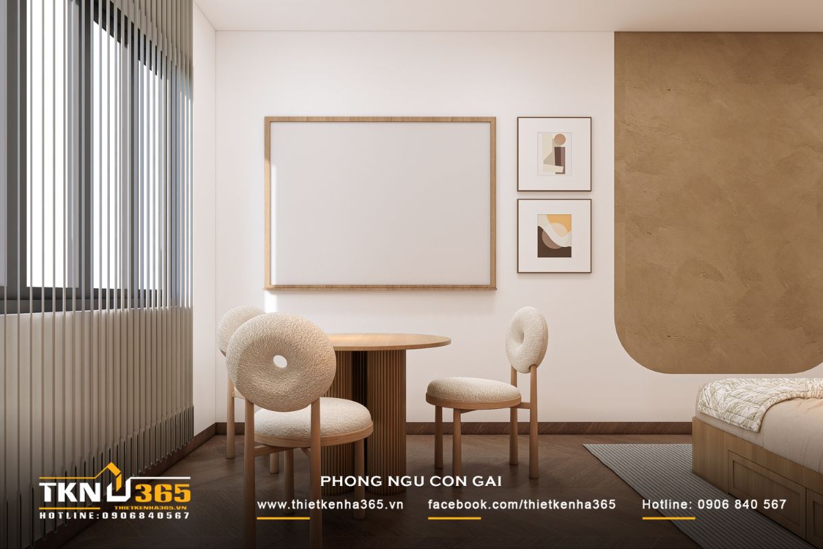 Góc bàn nhỏ cạnh cửa sổ tận dụng ánh sáng tự nhiên, trở thành nơi thư giãn hoặc đọc sách lý tưởng