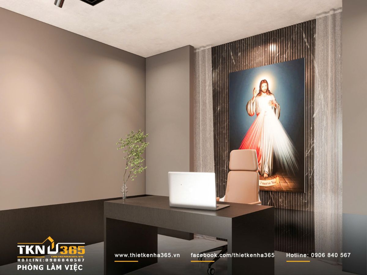 Mảng tường nhấn với lam gỗ và ánh sáng hắt làm nền, giúp khu vực làm việc trở nên tĩnh và có chiều sâu thị giác