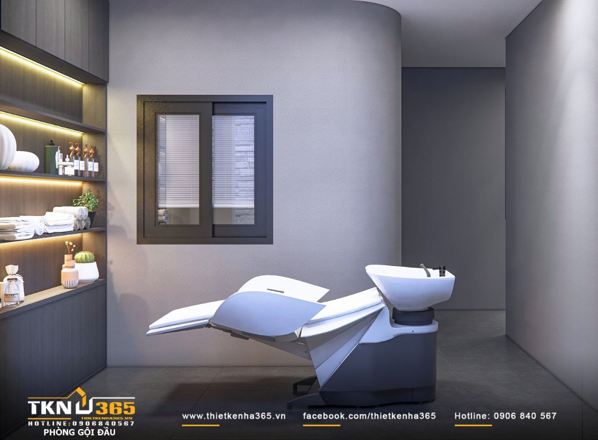 Khu vực phòng gội đầu sử dụng kệ gỗ kết hợp ánh sáng và các chi tiết kim loại, tạo cảm giác thư giãn, nhẹ nhàng