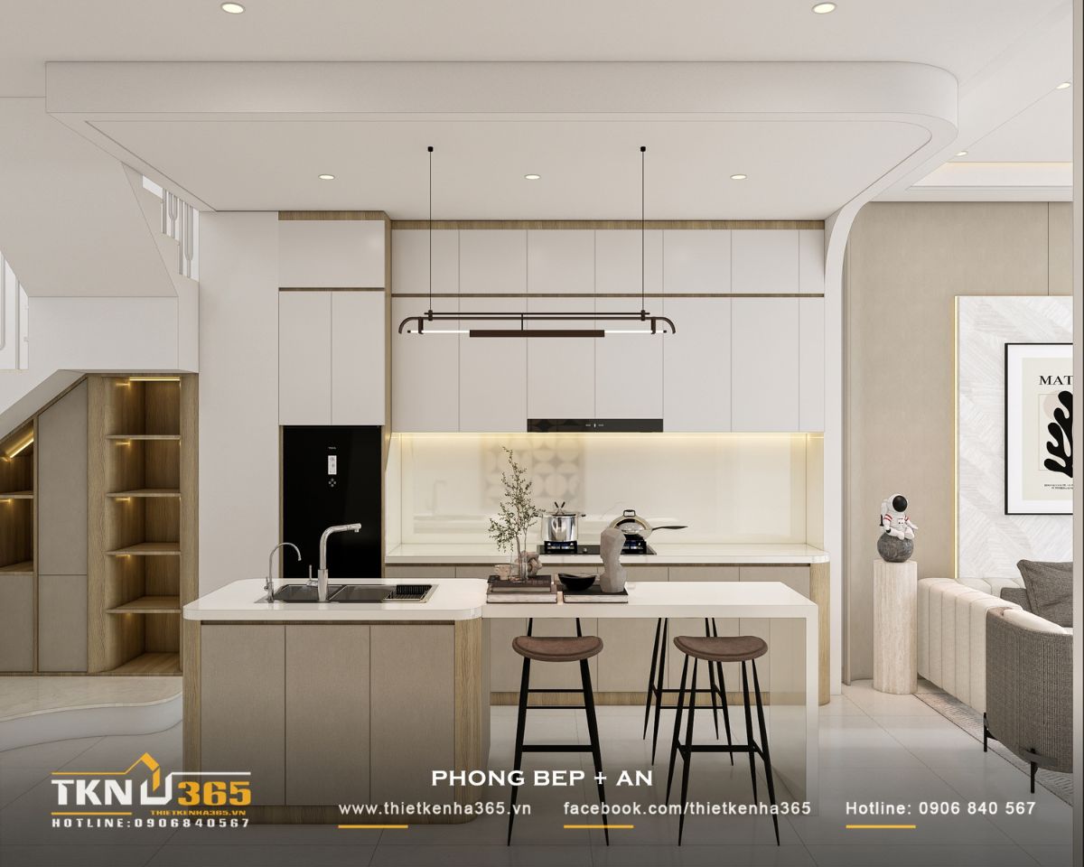 Khoảng trống dưới cầu thang nhà phố 3 tầng được tận dụng làm hệ tủ và kệ trưng bày có đèn hắt, bổ sung không gian lưu trữ cho khu bếp ăn