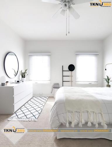 Phòng ngủ nhỏ nhưng với tone màu trắng tạo cảm giác rộng hơn